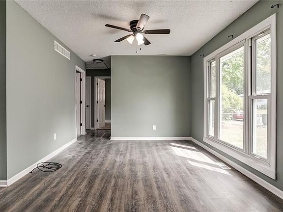 5th image of 2000 Belmont Blvd