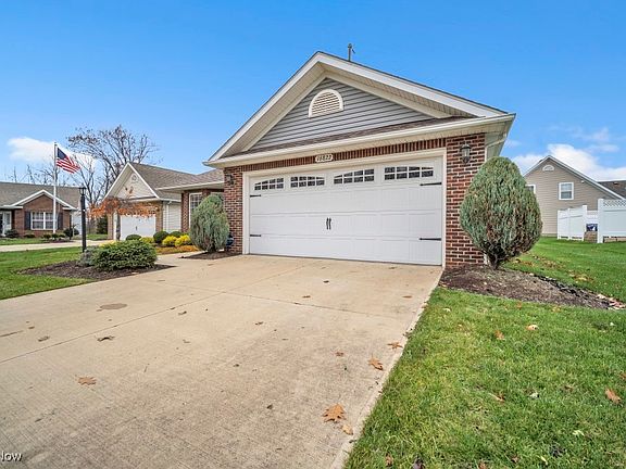3rd image of 16822 Hinsdale Ct