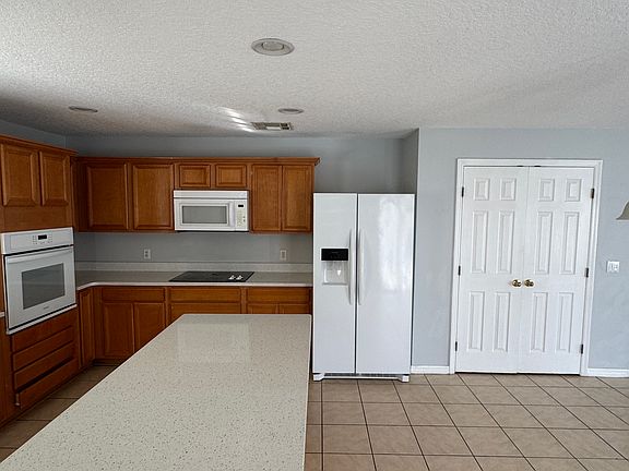 5th image of 664 Canna Dr