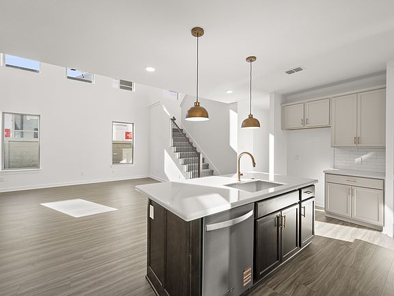 17_8728 Treeline- Kitchen-4