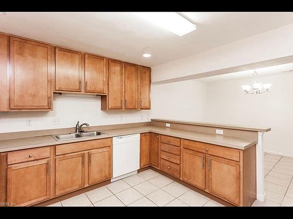 3rd image of 408 Coastal Walk Pl APT 204