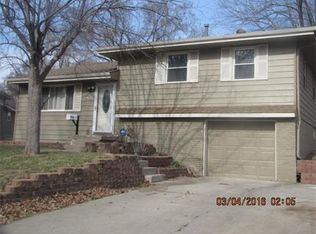 7908 NE Gracemor Dr, Kansas City, MO 64119