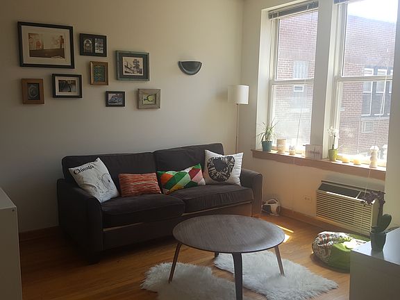 2nd image of 644 W Buckingham Pl APT 1