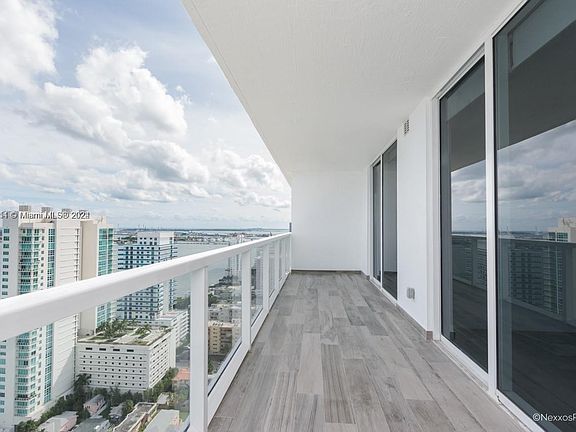 2nd image of 600 NE 27th St APT 3104