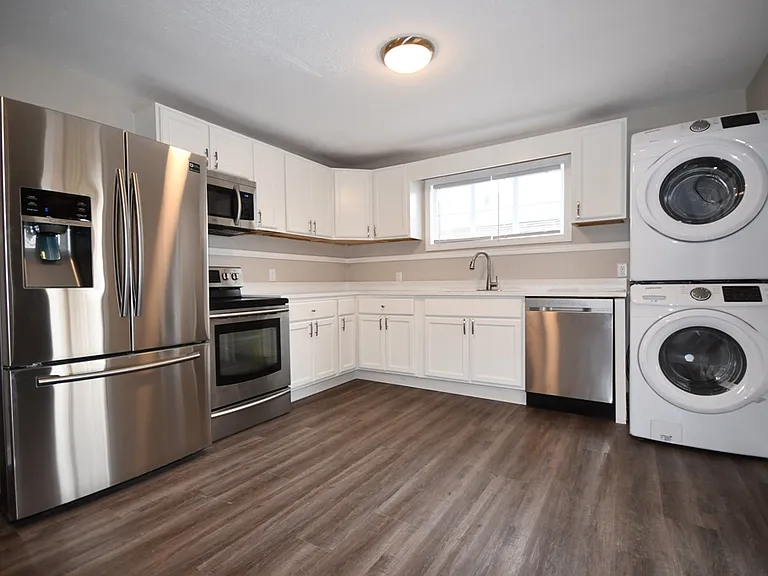 716 Henderson Ave — Photo 8