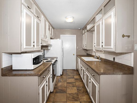 5th image of 210 Crest Dr