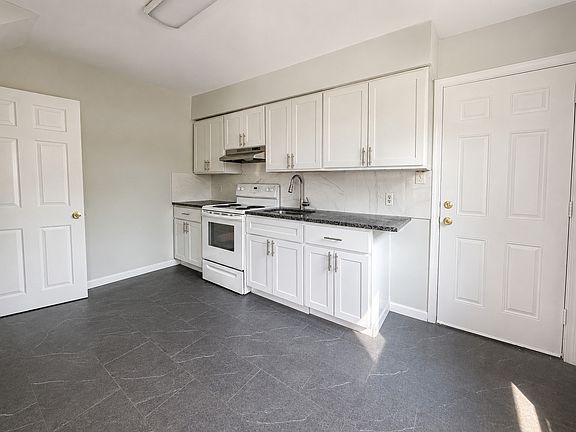 5th image of 2601 N Sartain St