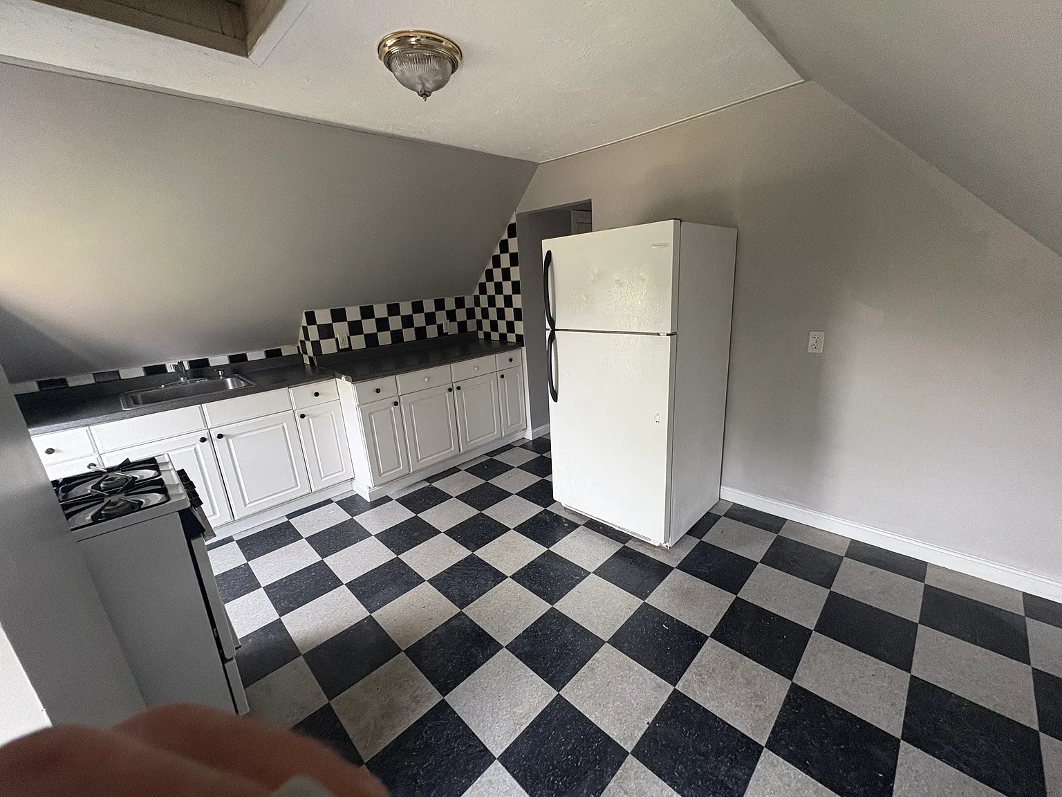 2 bed, 730 sqft, $2,200 — Photo 2
