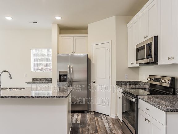 4th image of 104 Birchwood Dr