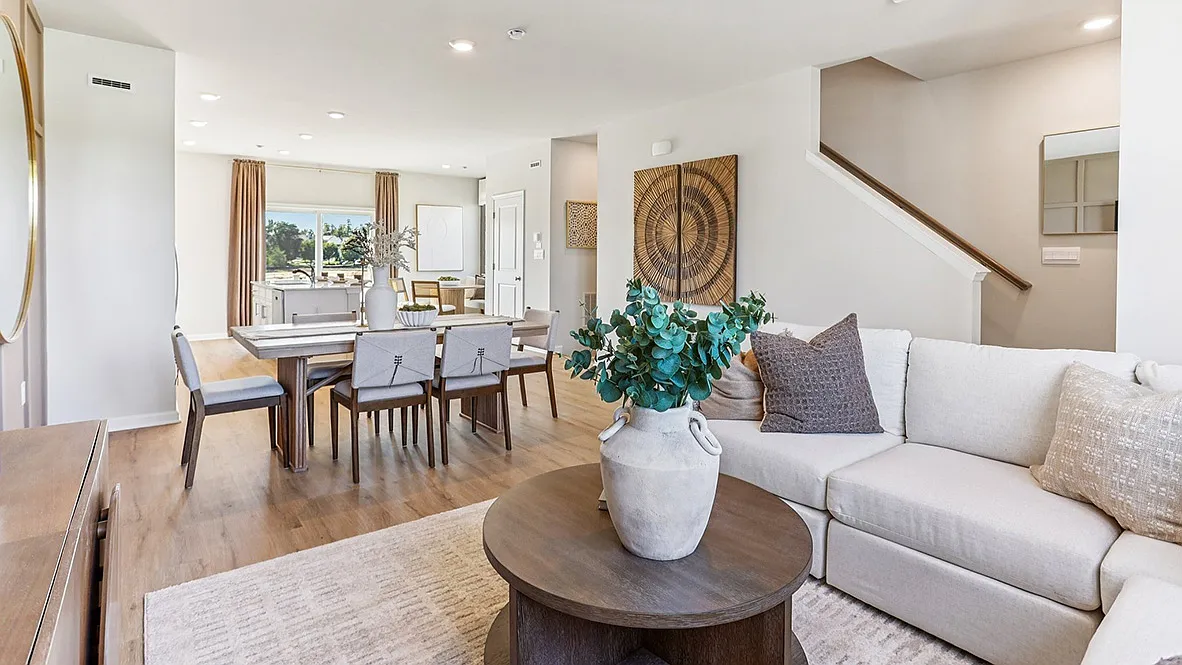 3 bed, 2.5 bath, 1962 sqft, $3,100 — Photo 3