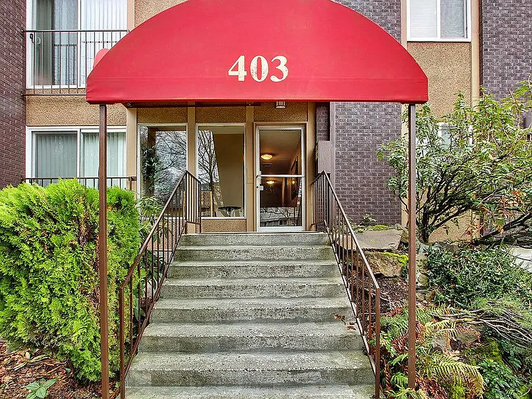 East Thomas Suites — Photo 11
