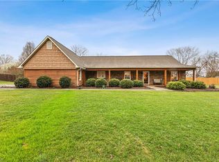 1117 Kingswood Dr, Kernersville, NC 27284