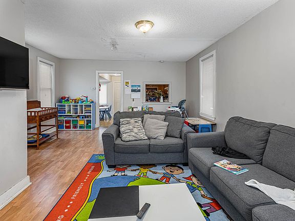 5th image of 660 Thomas Ave #1