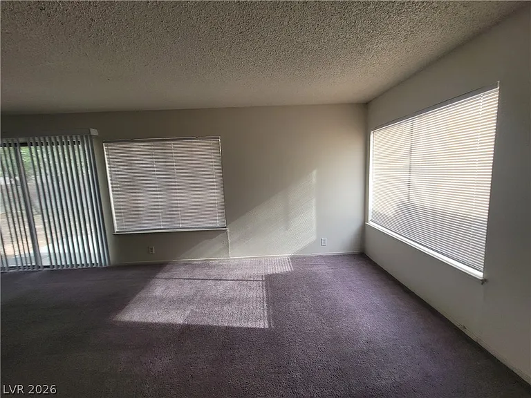 4760 Woodridge Rd — Photo 35