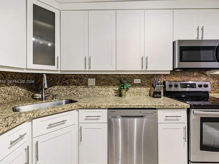 6039 Collins Ave #936 — Photo 14