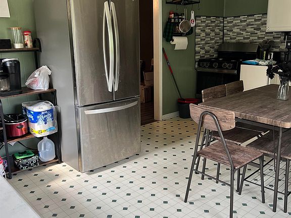 5th image of 1389 Ferndale Hts