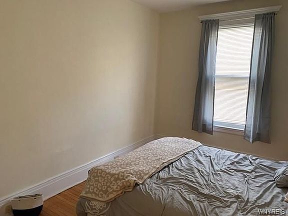 3rd image of 428 Richmond Ave APT 3