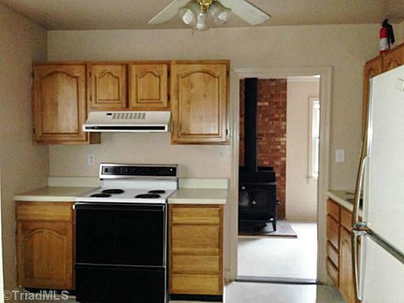 3rd image of 2821 Robin Hood Dr
