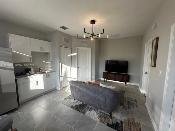 2288 SE 30th St, Homestead, FL 33035