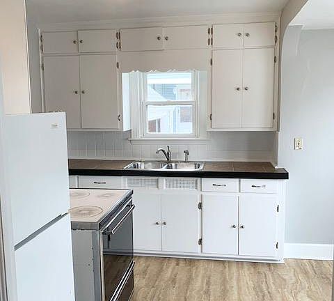 3rd image of 503 Beethoven St