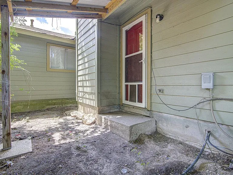 824 King Albert St #A — Photo 17