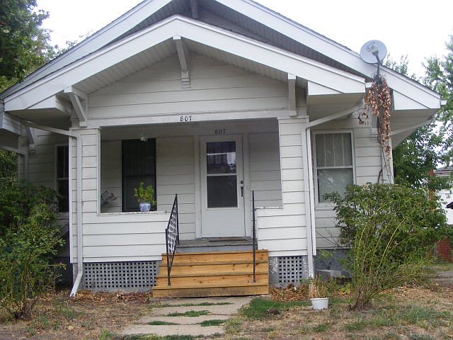 1st image of 807 E Washington St