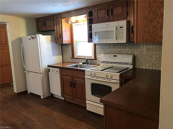 3rd image of 224 Brookwood Ave