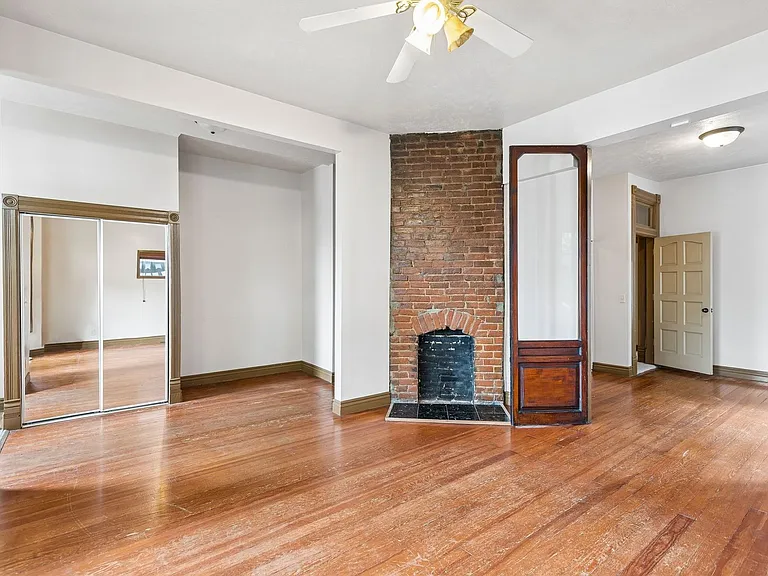 1315 S 32nd St — Photo 4