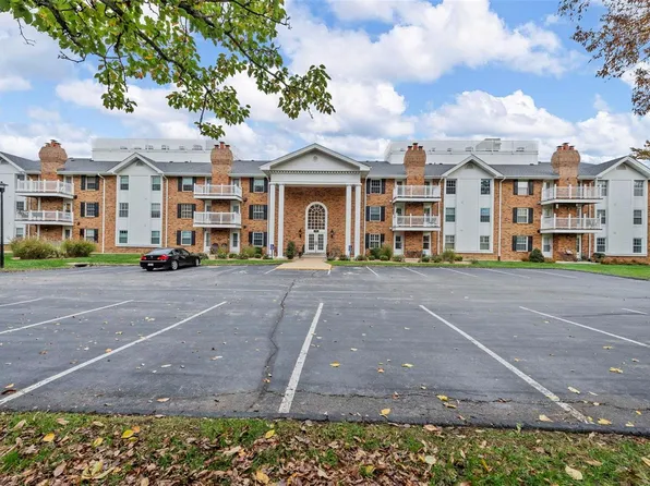 312 Clayton Crossing Dr APT 102, Ballwin, MO 63011