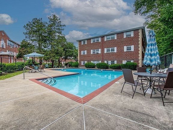 4th image of 5 Cass St APT 2