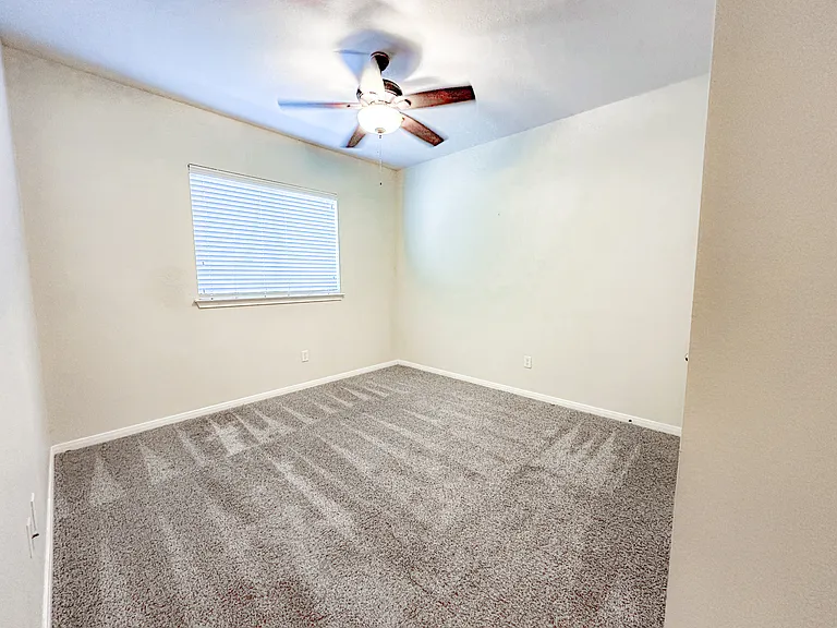 2033 Dove Crossing Dr — Photo 16