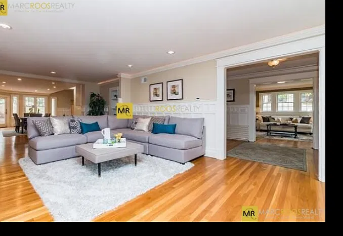 5 bed, 4.5 bath, 6575 sqft, $10,999 — Photo 2