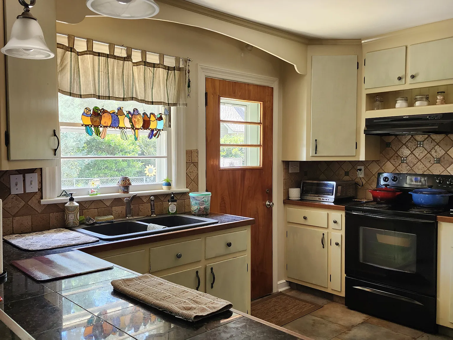 3 bed, 2.5 bath, 1824 sqft, $1,800 — Photo 4
