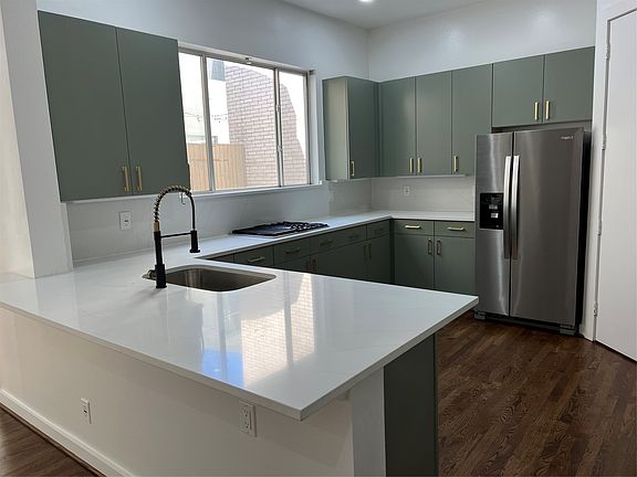 3rd image of 4304 Gilbert Ave