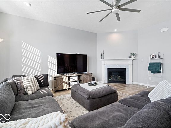 4th image of 6559 Seabiscuit Rd