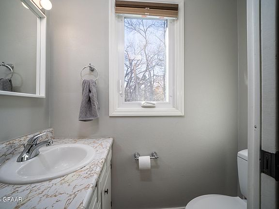 4th image of 6300 Lake Dr