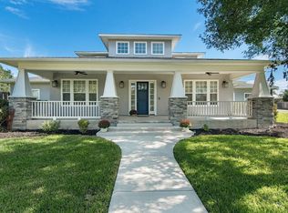 127 Honeysuckle Ln, Castle Hills, TX 78213