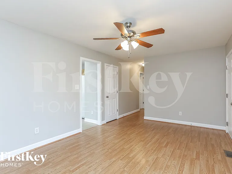 425 Kellywood Ct — Photo 3