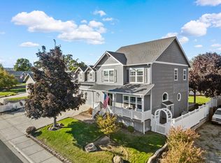 878 Ridgeview Dr, Eagle Pt, OR 97524