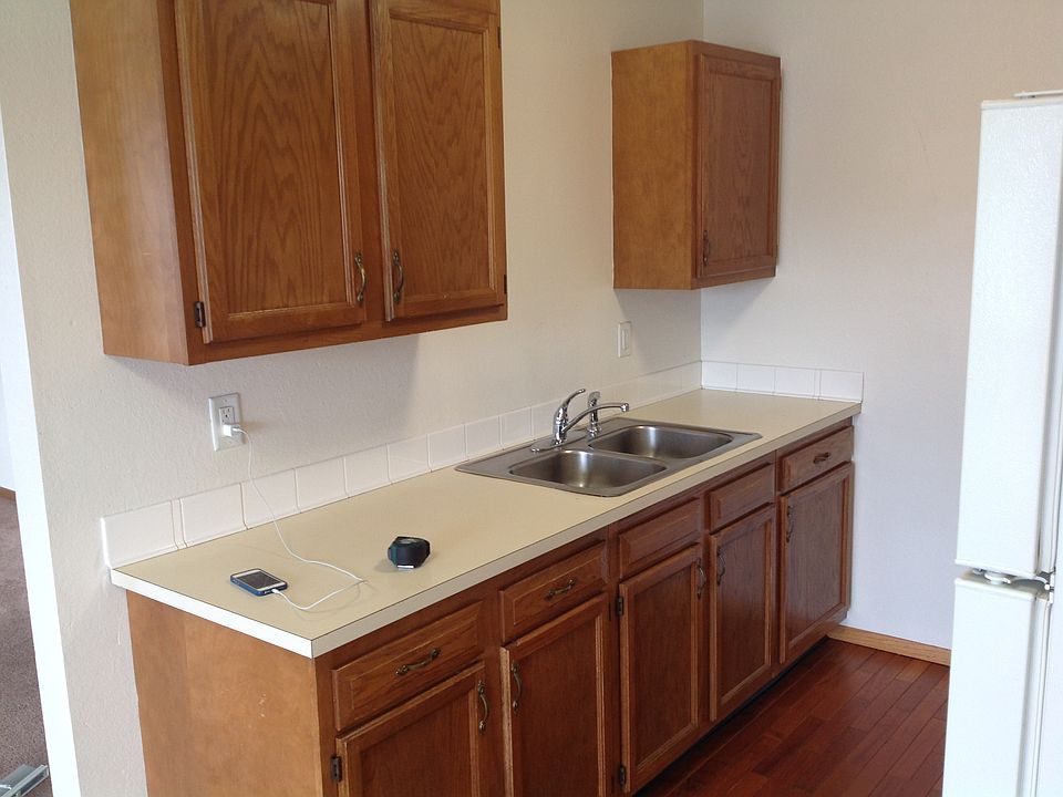 1st image of 450 Stratford Way APT 3
