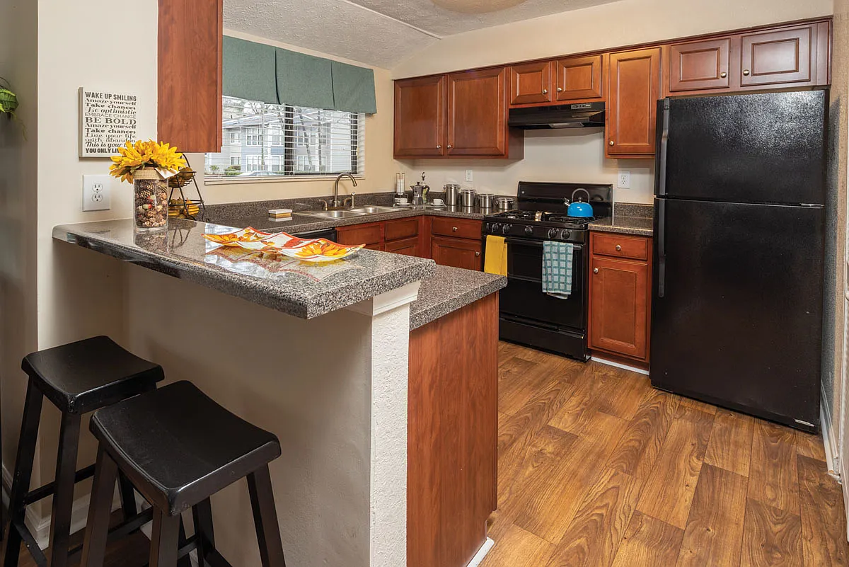 Chatsworth Apartments — Photo 2
