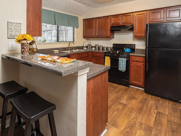 Chatsworth Apartments — Photo 2