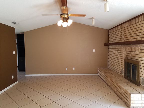 4th image of 2504 Phyllis Dr