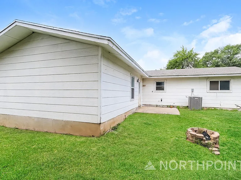 1060 Richmond Dr — Photo 16