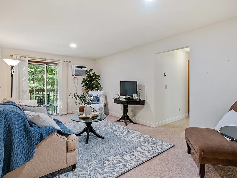 York Creek Apartments — Photo 15