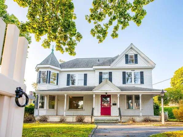 1 Main Street, Falmouth, MA 02540