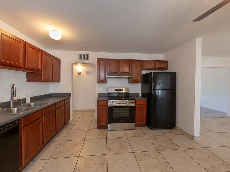 1333 E Orange St — Photo 3