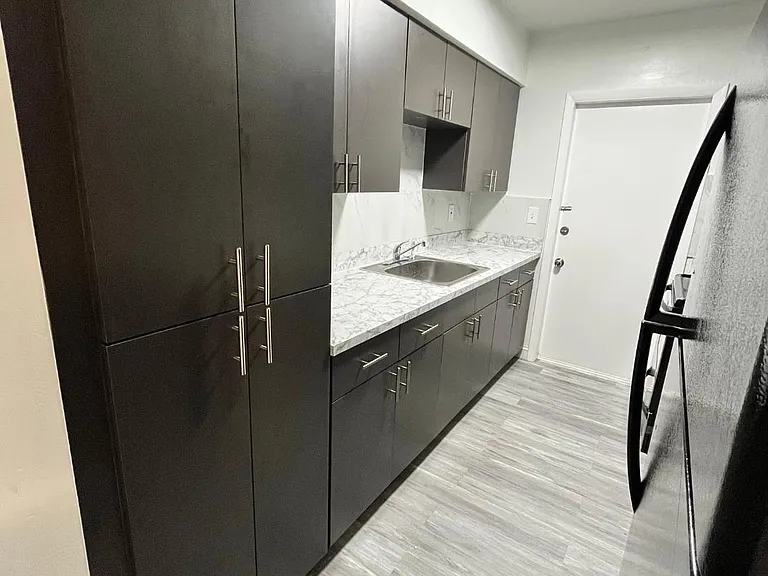 7511 Venetian St #4 — Photo 16