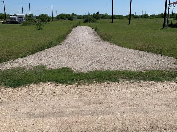 84 Seahorse Dr E, Palacios, TX 77465