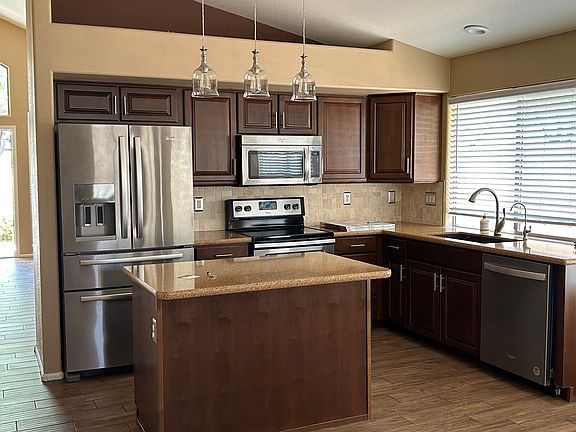 Upgraded kitchen with stainless appliances